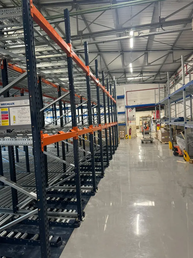 Rayonnage dynamique picking en zone de préparation de commandes