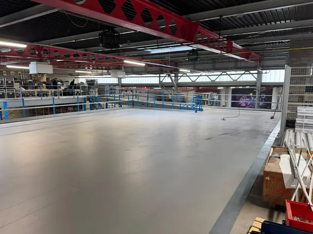 Platelage de plateforme industrielle achevé sur grande surface